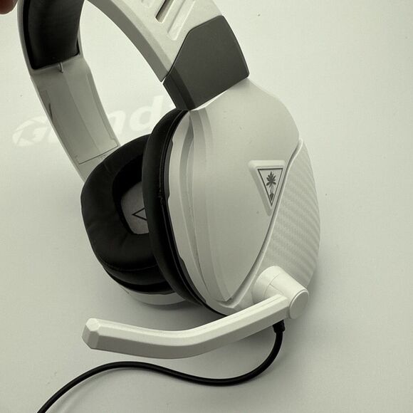 Turtle Beach Gaming Headset, White with Gray - Cables included - Picture 3 of 9